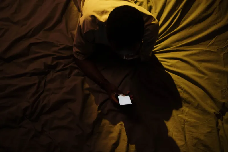Notas de voz a las dos de la madrugada: el confesionario que nos inventamos sin darnos cuenta